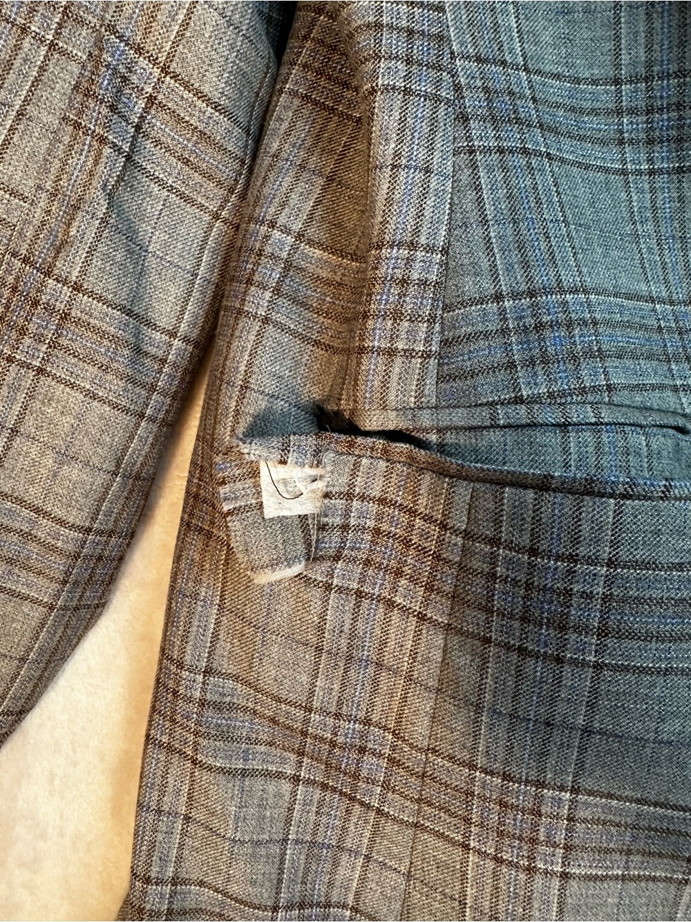 Armani Collezioni Light Gray Plaid Sport Coat - Picture 8 of 14